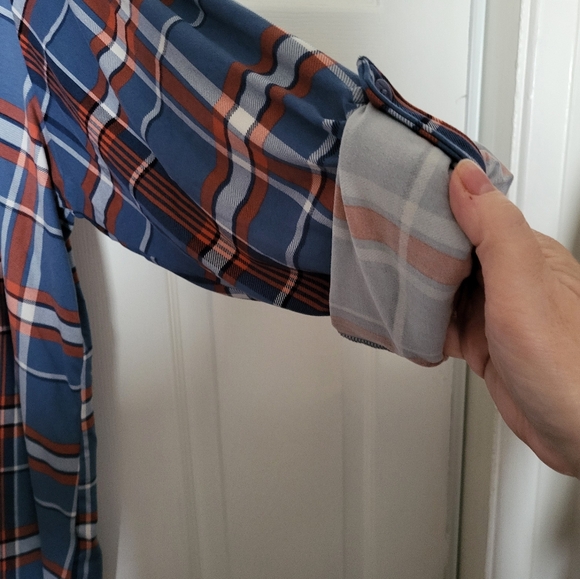 Ladies 2XL plaid long sleeve top with scoop neck layering tank - Picture 3 of 9